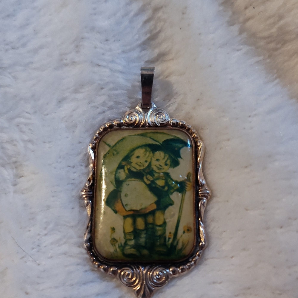 Vintage 1982 Hummel Pendant (Silver Plated) - Picture 4 of 9